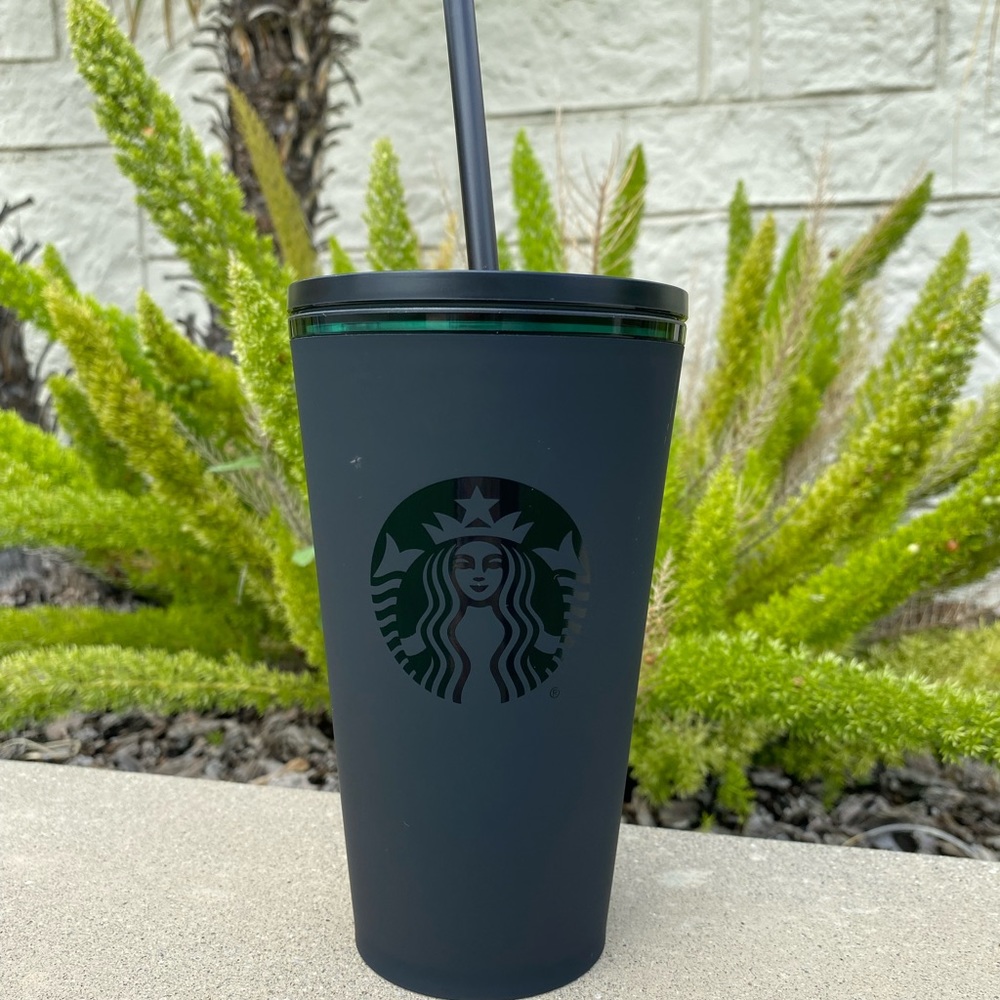 ✨🖤Starbucks Matte Black Grande Tumbler🖤✨